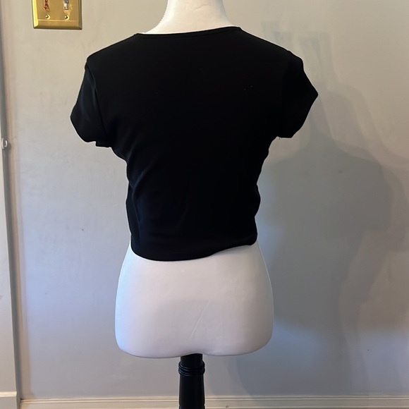 Soft stretchy graphic top - Picture 2 of 3